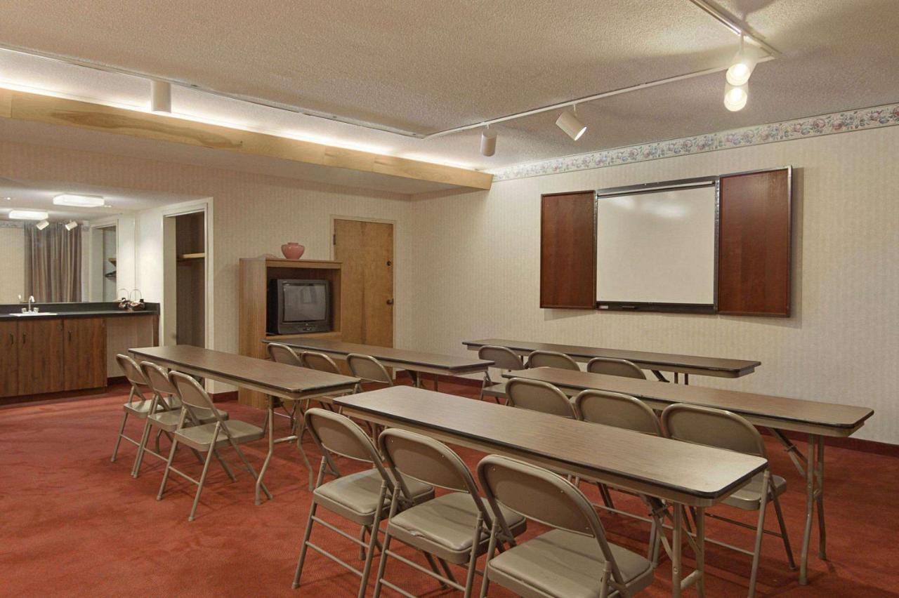 Days Inn By Wyndham Clinton - Laurens I-26 מראה חיצוני תמונה
