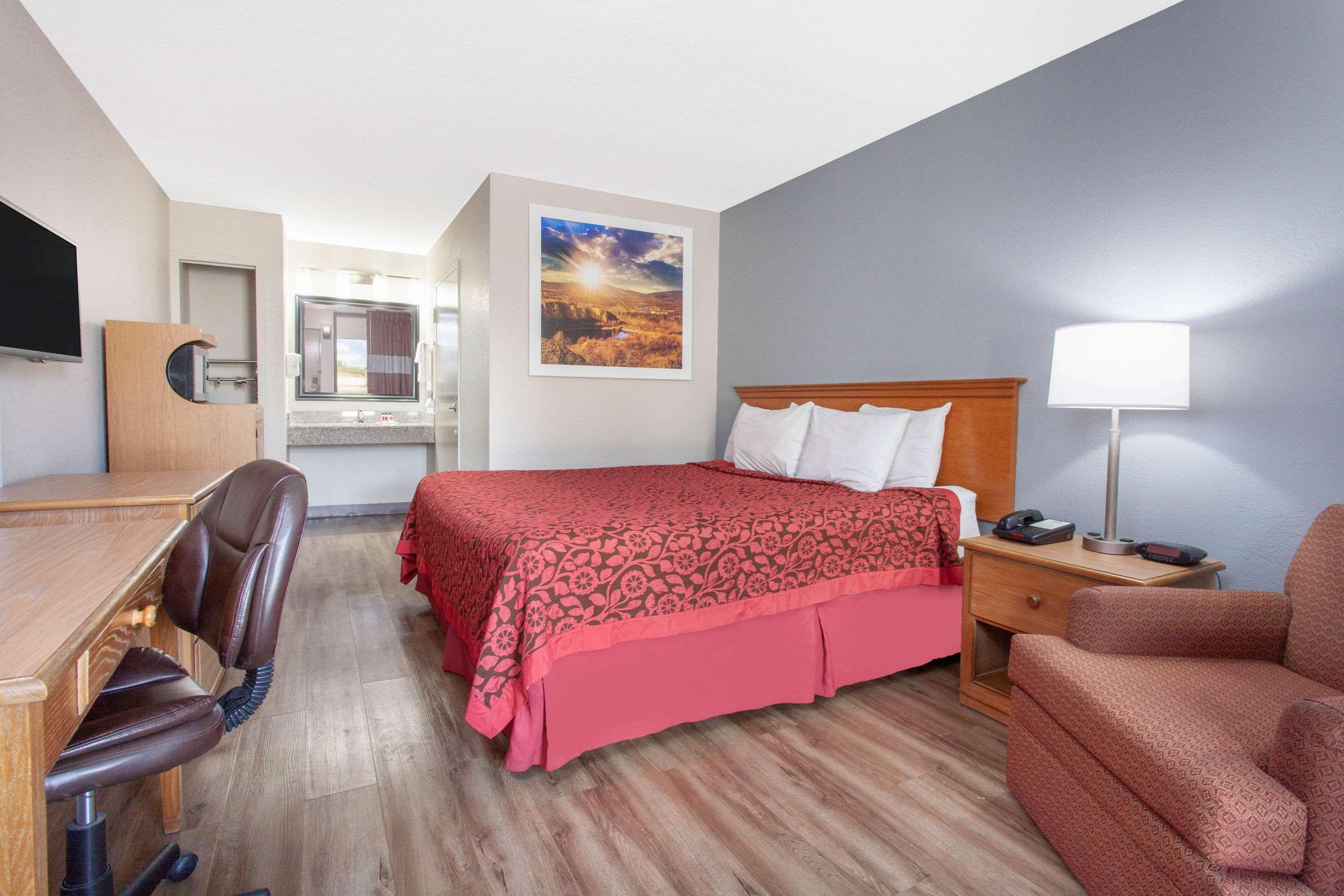 Days Inn By Wyndham Clinton - Laurens I-26 מראה חיצוני תמונה
