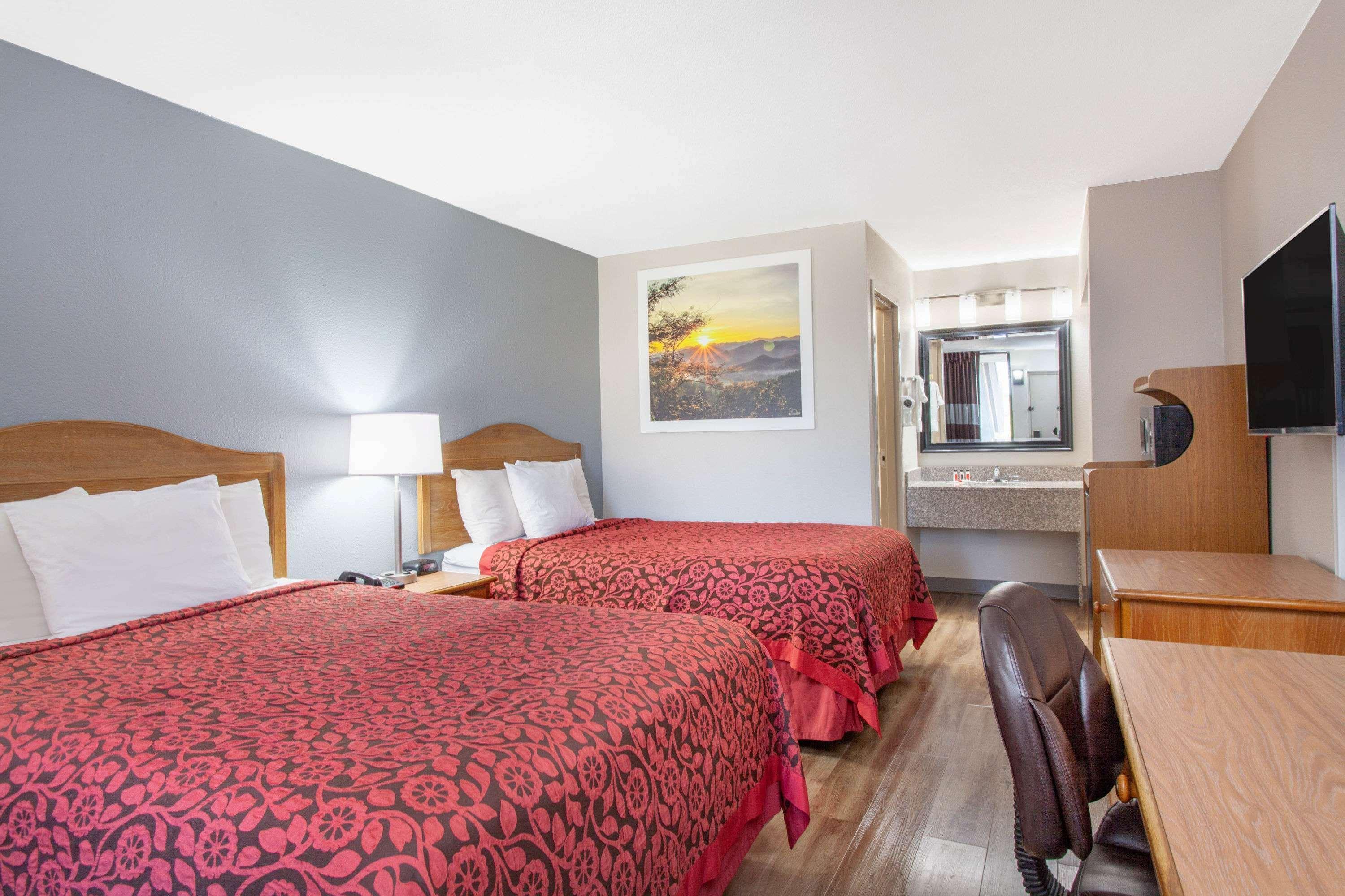 Days Inn By Wyndham Clinton - Laurens I-26 מראה חיצוני תמונה