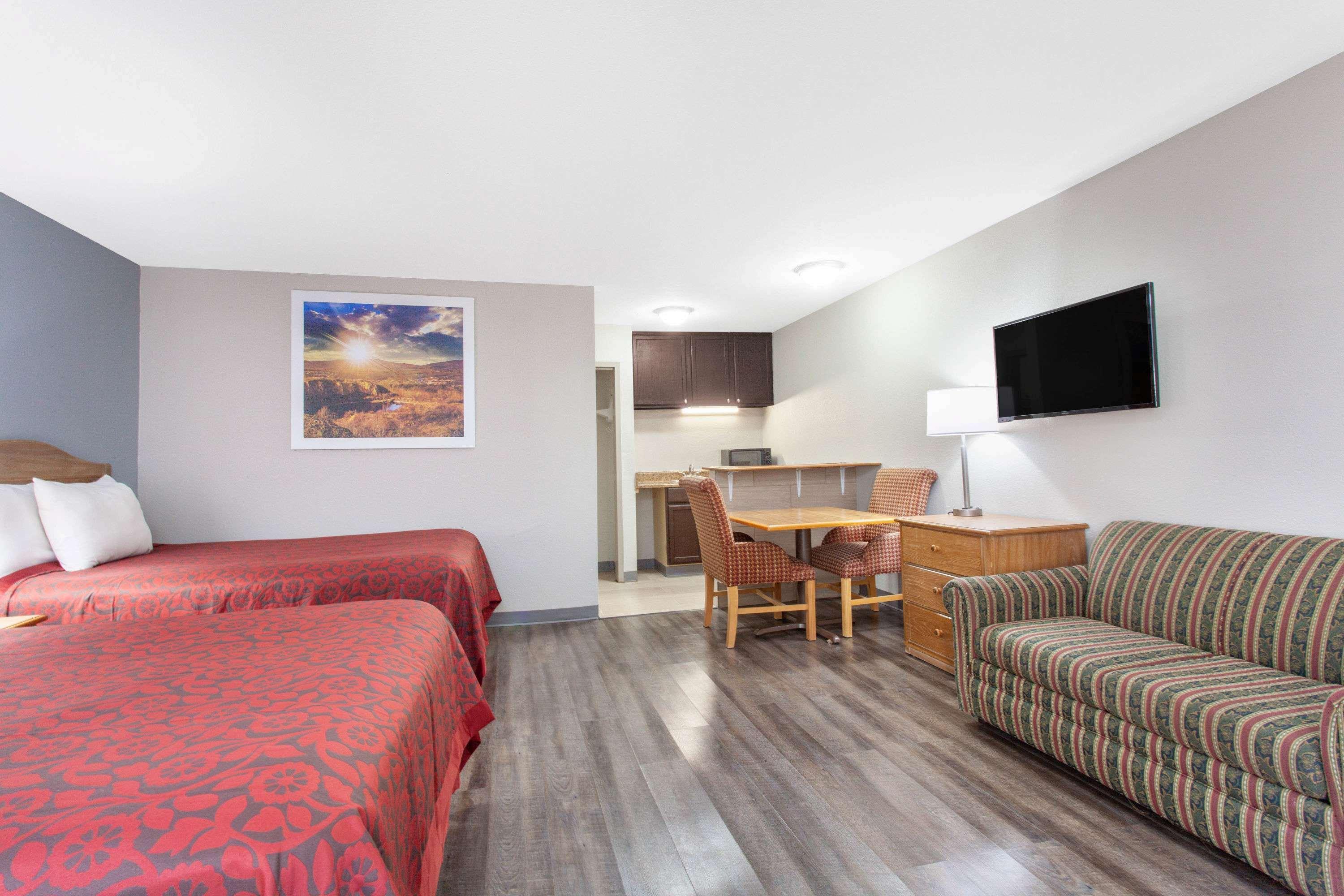Days Inn By Wyndham Clinton - Laurens I-26 מראה חיצוני תמונה