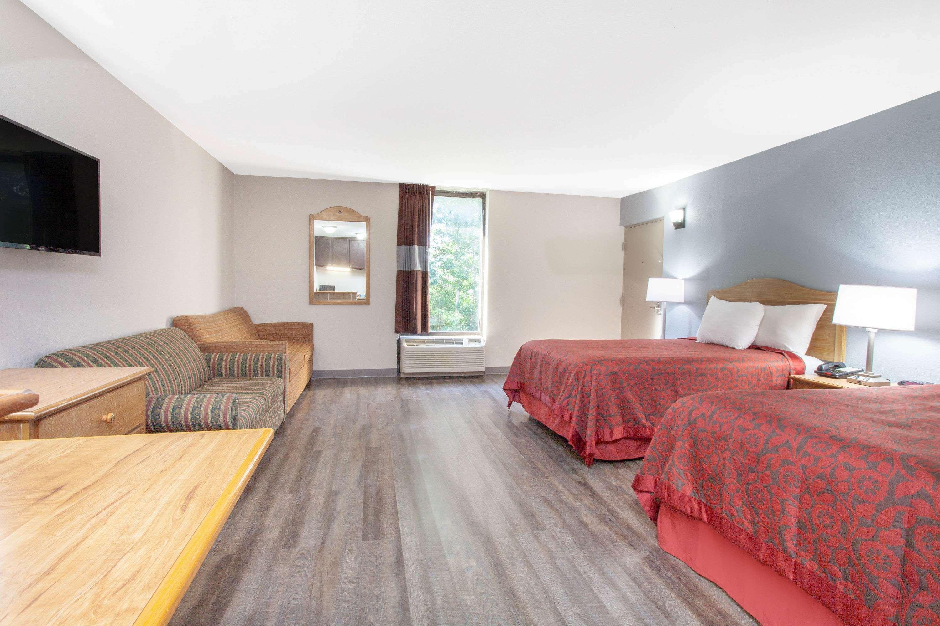 Days Inn By Wyndham Clinton - Laurens I-26 מראה חיצוני תמונה