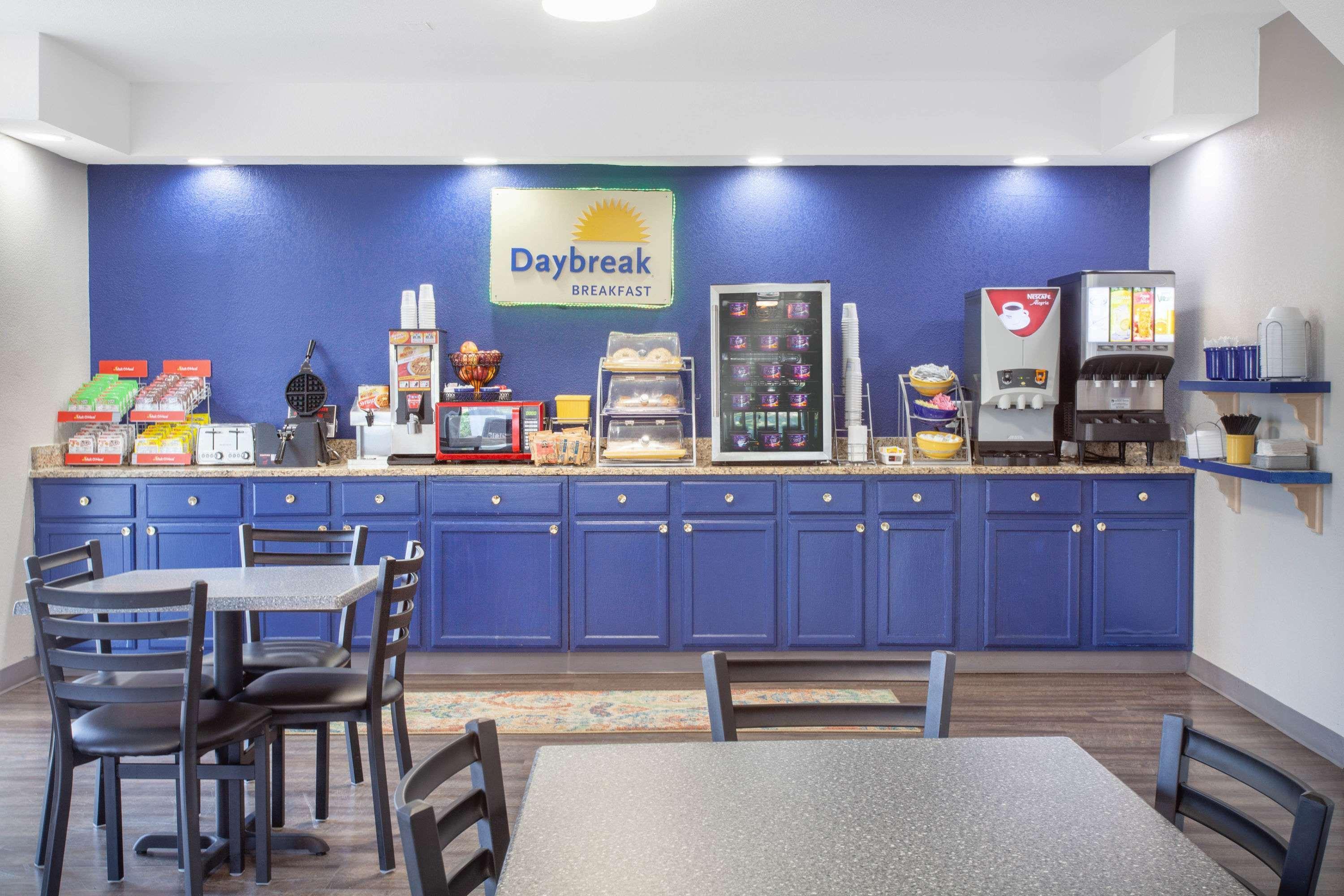 Days Inn By Wyndham Clinton - Laurens I-26 מראה חיצוני תמונה