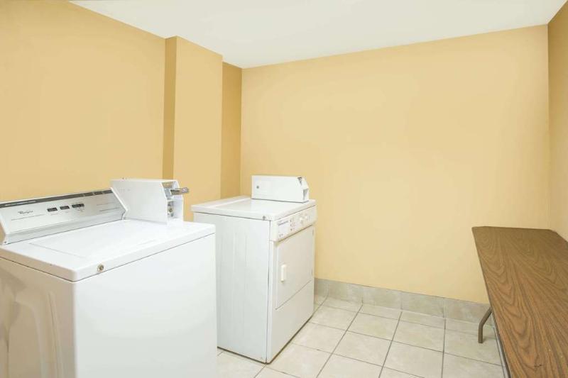 Days Inn By Wyndham Clinton - Laurens I-26 מראה חיצוני תמונה